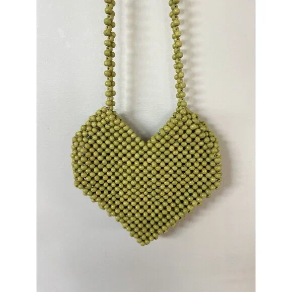 Urban Outfitters?  Crossbody Bag Green Vacay Women Heart Shape Wood Beaded - Picture 2 of 7